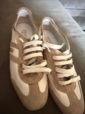 Bruno Magli Beige and Cream Lace-Up Women's Sneakers Made in Italy Sz 7/38